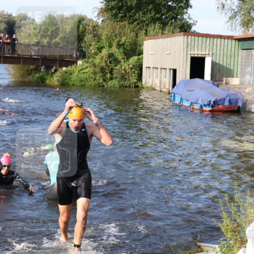 31.08.2025 - Elbe Triathlon Hamburg Luisa Fischer http://msf.ph/oto/8674365 31.08.2025 08:47:42 Schwimmen 249, 278, 316, 357, 366, 371 meine-sportfotos.de