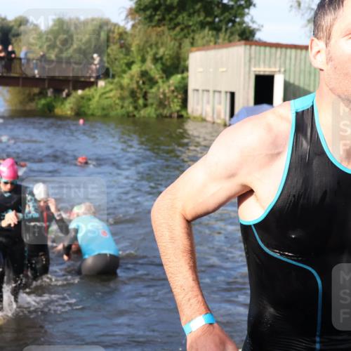 31.08.2025 - Elbe Triathlon Hamburg Luisa Fischer http://msf.ph/oto/8674385 31.08.2025 08:47:44 Schwimmen 249, 278, 282, 316, 357, 366, 371 meine-sportfotos.de