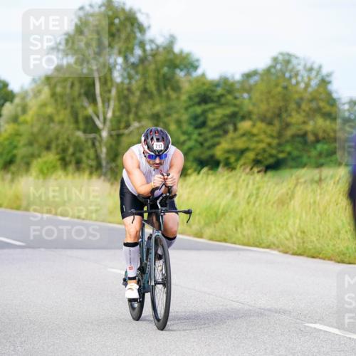 31.08.2025 - Elbe Triathlon Hamburg Michael Burmester http://msf.ph/oto/8674397 31.08.2025 10:14:53 Radfahren 615, 617, 717, 800 meine-sportfotos.de