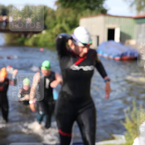 31.08.2025 - Elbe Triathlon Hamburg Luisa Fischer http://msf.ph/oto/8674417 31.08.2025 08:47:49 Schwimmen 249, 278, 282, 308, 316, 371 meine-sportfotos.de