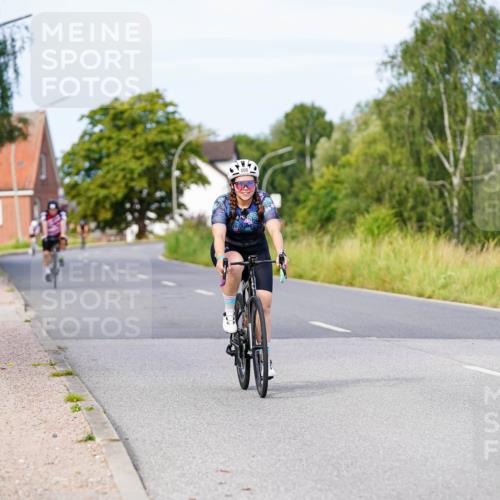 31.08.2025 - Elbe Triathlon Hamburg Michael Burmester http://msf.ph/oto/8674436 31.08.2025 10:14:57 Radfahren 455, 617, 717, 758, 800 meine-sportfotos.de