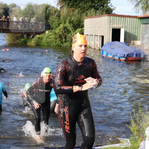31.08.2025 - Elbe Triathlon Hamburg Luisa Fischer http://msf.ph/oto/8674442 31.08.2025 08:47:52 Schwimmen 249, 278, 282, 308, 316, 330 meine-sportfotos.de