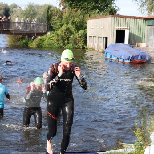 31.08.2025 - Elbe Triathlon Hamburg Luisa Fischer http://msf.ph/oto/8674452 31.08.2025 08:47:53 Schwimmen 249, 282, 308, 316, 330 meine-sportfotos.de