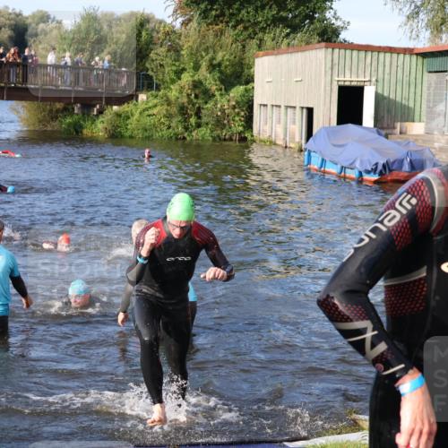 31.08.2025 - Elbe Triathlon Hamburg Luisa Fischer http://msf.ph/oto/8674463 31.08.2025 08:47:54 Schwimmen 249, 282, 308, 316, 330, 341 meine-sportfotos.de