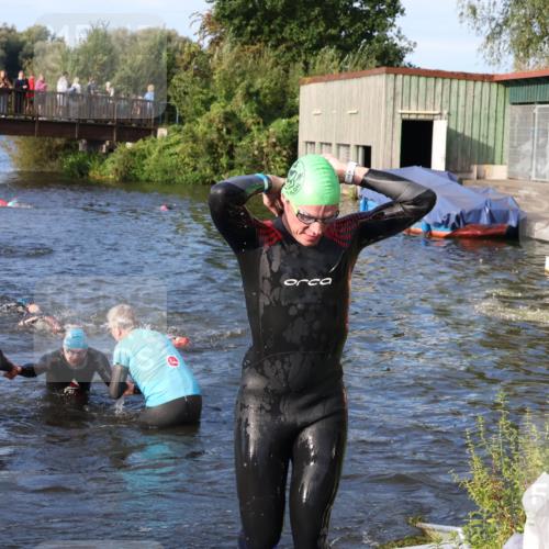 31.08.2025 - Elbe Triathlon Hamburg Luisa Fischer http://msf.ph/oto/8674477 31.08.2025 08:47:56 Schwimmen 282, 297, 308, 330, 341 meine-sportfotos.de