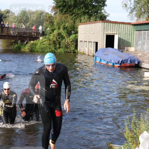 31.08.2025 - Elbe Triathlon Hamburg Luisa Fischer http://msf.ph/oto/8674514 31.08.2025 08:48:02 Schwimmen 258, 297, 329, 330, 341 meine-sportfotos.de
