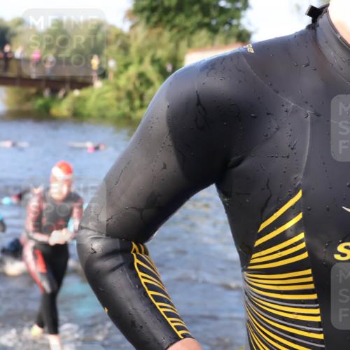31.08.2025 - Elbe Triathlon Hamburg Luisa Fischer http://msf.ph/oto/8674552 31.08.2025 08:48:07 Schwimmen 258, 297, 299, 329, 341 meine-sportfotos.de