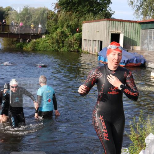 31.08.2025 - Elbe Triathlon Hamburg Luisa Fischer http://msf.ph/oto/8674571 31.08.2025 08:48:09 Schwimmen 258, 297, 299, 329, 365 meine-sportfotos.de
