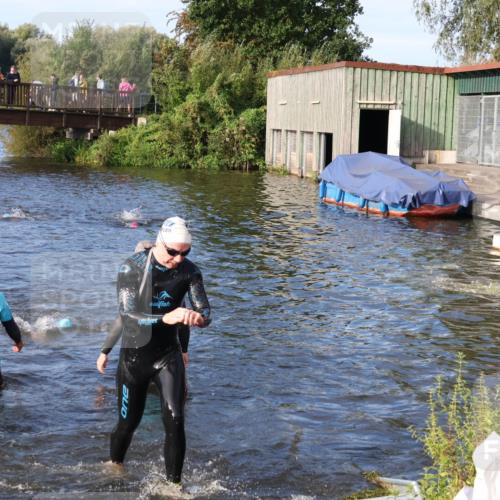 31.08.2025 - Elbe Triathlon Hamburg Luisa Fischer http://msf.ph/oto/8674588 31.08.2025 08:48:11 Schwimmen 258, 299, 329, 365 meine-sportfotos.de