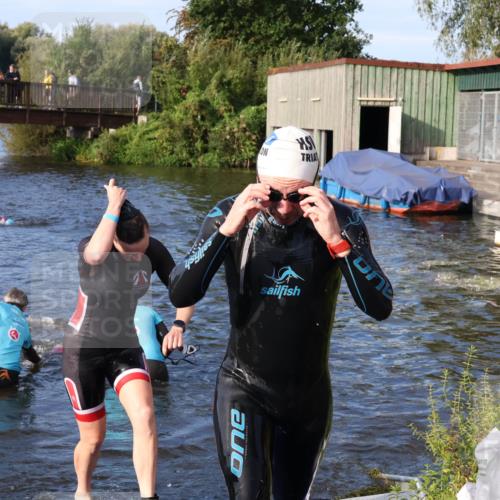 31.08.2025 - Elbe Triathlon Hamburg Luisa Fischer http://msf.ph/oto/8674607 31.08.2025 08:48:13 Schwimmen 299, 329, 365 meine-sportfotos.de