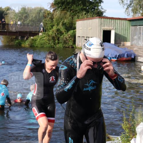 31.08.2025 - Elbe Triathlon Hamburg Luisa Fischer http://msf.ph/oto/8674610 31.08.2025 08:48:13 Schwimmen 299, 329, 365 meine-sportfotos.de