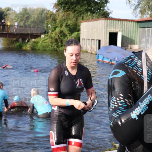 31.08.2025 - Elbe Triathlon Hamburg Luisa Fischer http://msf.ph/oto/8674614 31.08.2025 08:48:14 Schwimmen 299, 329, 365 meine-sportfotos.de