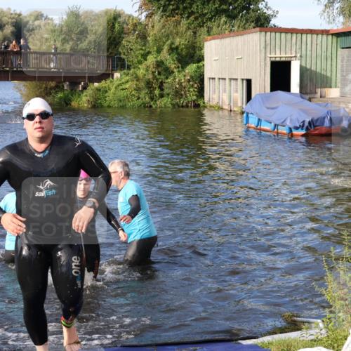 31.08.2025 - Elbe Triathlon Hamburg Luisa Fischer http://msf.ph/oto/8674630 31.08.2025 08:48:33 Schwimmen 289, 361, 374 meine-sportfotos.de