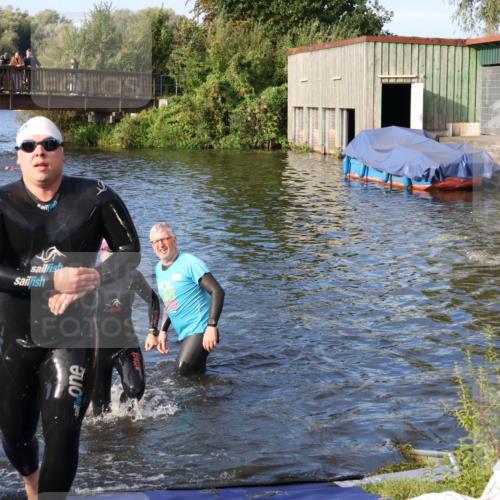 31.08.2025 - Elbe Triathlon Hamburg Luisa Fischer http://msf.ph/oto/8674634 31.08.2025 08:48:33 Schwimmen 289, 361, 374 meine-sportfotos.de