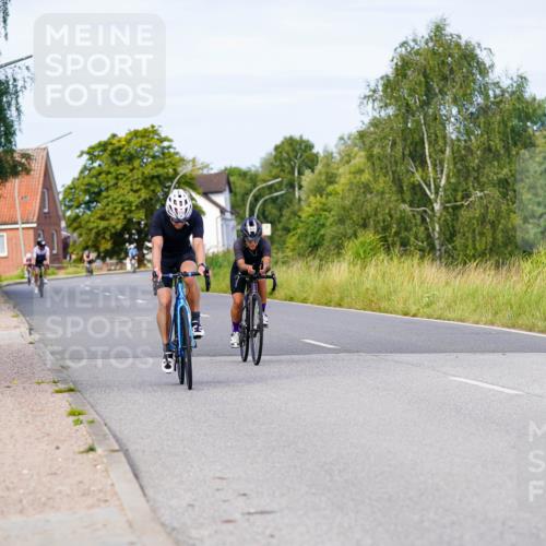 31.08.2025 - Elbe Triathlon Hamburg Michael Burmester http://msf.ph/oto/8674642 31.08.2025 10:15:42 Radfahren 579, 613, 732, 811 meine-sportfotos.de