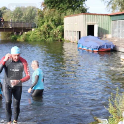31.08.2025 - Elbe Triathlon Hamburg Luisa Fischer http://msf.ph/oto/8674648 31.08.2025 08:48:43 Schwimmen 289, 377 meine-sportfotos.de
