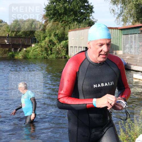 31.08.2025 - Elbe Triathlon Hamburg Luisa Fischer http://msf.ph/oto/8674663 31.08.2025 08:48:45 Schwimmen 289, 377 meine-sportfotos.de