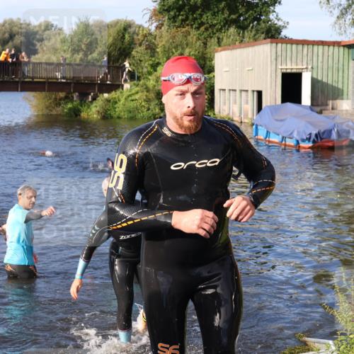 31.08.2025 - Elbe Triathlon Hamburg Luisa Fischer http://msf.ph/oto/8674707 31.08.2025 08:49:30 Schwimmen 173, 294, 327 meine-sportfotos.de
