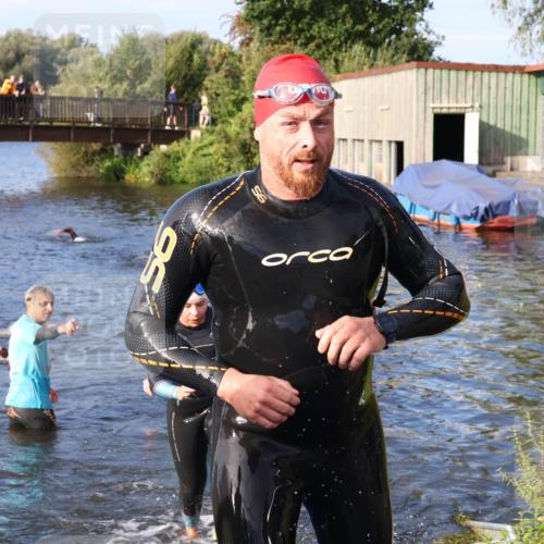 31.08.2025 - Elbe Triathlon Hamburg Luisa Fischer http://msf.ph/oto/8674711 31.08.2025 08:49:30 Schwimmen 173, 294, 327 meine-sportfotos.de
