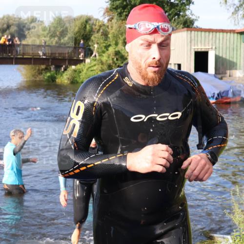 31.08.2025 - Elbe Triathlon Hamburg Luisa Fischer http://msf.ph/oto/8674713 31.08.2025 08:49:30 Schwimmen 173, 294, 327 meine-sportfotos.de
