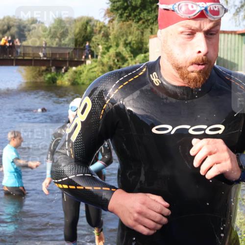 31.08.2025 - Elbe Triathlon Hamburg Luisa Fischer http://msf.ph/oto/8674716 31.08.2025 08:49:31 Schwimmen 173, 294, 327 meine-sportfotos.de