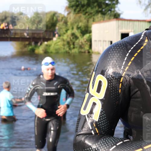 31.08.2025 - Elbe Triathlon Hamburg Luisa Fischer http://msf.ph/oto/8674718 31.08.2025 08:49:31 Schwimmen 173, 294, 327 meine-sportfotos.de