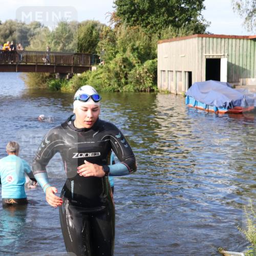 31.08.2025 - Elbe Triathlon Hamburg Luisa Fischer http://msf.ph/oto/8674721 31.08.2025 08:49:31 Schwimmen 173, 294, 327 meine-sportfotos.de