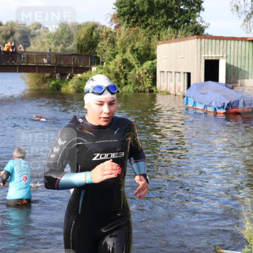31.08.2025 - Elbe Triathlon Hamburg Luisa Fischer http://msf.ph/oto/8674727 31.08.2025 08:49:32 Schwimmen 173, 294, 327 meine-sportfotos.de