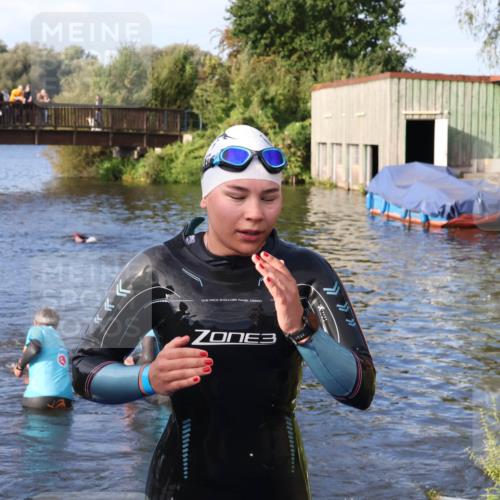 31.08.2025 - Elbe Triathlon Hamburg Luisa Fischer http://msf.ph/oto/8674730 31.08.2025 08:49:32 Schwimmen 173, 294, 327 meine-sportfotos.de