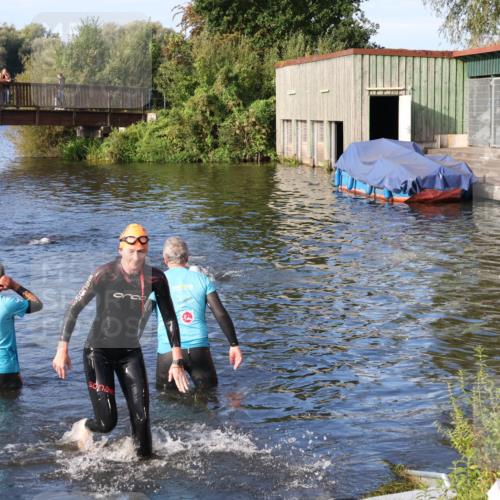 31.08.2025 - Elbe Triathlon Hamburg Luisa Fischer http://msf.ph/oto/8674738 31.08.2025 08:49:38 Schwimmen 327 meine-sportfotos.de