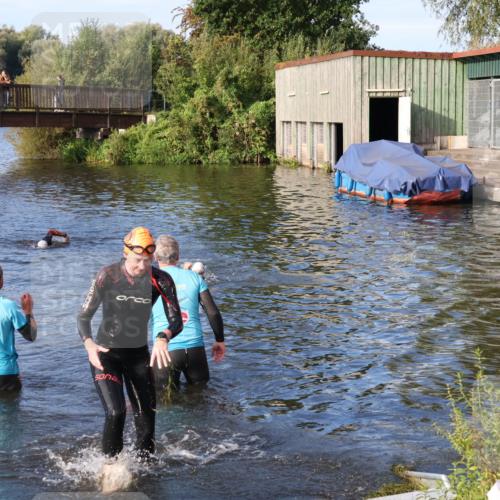 31.08.2025 - Elbe Triathlon Hamburg Luisa Fischer http://msf.ph/oto/8674740 31.08.2025 08:49:38 Schwimmen 327 meine-sportfotos.de