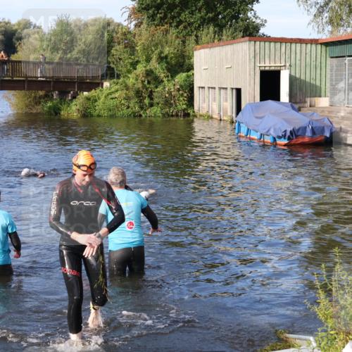 31.08.2025 - Elbe Triathlon Hamburg Luisa Fischer http://msf.ph/oto/8674743 31.08.2025 08:49:39 Schwimmen 327 meine-sportfotos.de