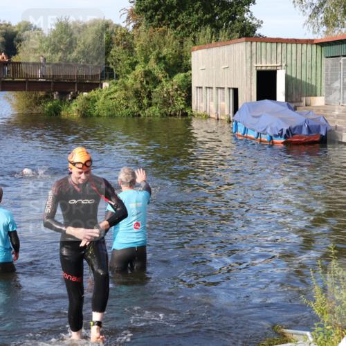 31.08.2025 - Elbe Triathlon Hamburg Luisa Fischer http://msf.ph/oto/8674748 31.08.2025 08:49:39 Schwimmen 327 meine-sportfotos.de