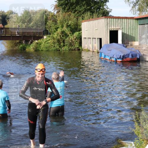 31.08.2025 - Elbe Triathlon Hamburg Luisa Fischer http://msf.ph/oto/8674751 31.08.2025 08:49:39 Schwimmen 327 meine-sportfotos.de