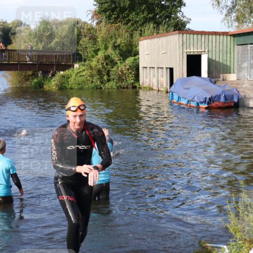 31.08.2025 - Elbe Triathlon Hamburg Luisa Fischer http://msf.ph/oto/8674755 31.08.2025 08:49:40 Schwimmen 253, 327 meine-sportfotos.de