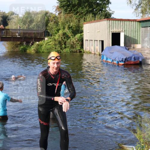 31.08.2025 - Elbe Triathlon Hamburg Luisa Fischer http://msf.ph/oto/8674758 31.08.2025 08:49:40 Schwimmen 253, 327 meine-sportfotos.de