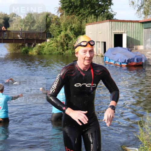 31.08.2025 - Elbe Triathlon Hamburg Luisa Fischer http://msf.ph/oto/8674765 31.08.2025 08:49:41 Schwimmen 253, 327 meine-sportfotos.de