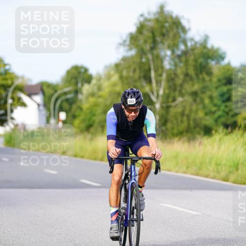 31.08.2025 - Elbe Triathlon Hamburg Michael Burmester http://msf.ph/oto/8674766 31.08.2025 10:16:27 Radfahren 563 meine-sportfotos.de