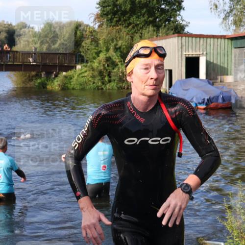 31.08.2025 - Elbe Triathlon Hamburg Luisa Fischer http://msf.ph/oto/8674769 31.08.2025 08:49:42 Schwimmen 253, 327 meine-sportfotos.de