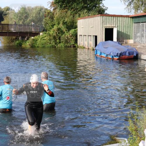 31.08.2025 - Elbe Triathlon Hamburg Luisa Fischer http://msf.ph/oto/8674772 31.08.2025 08:49:50 Schwimmen 253, 359 meine-sportfotos.de
