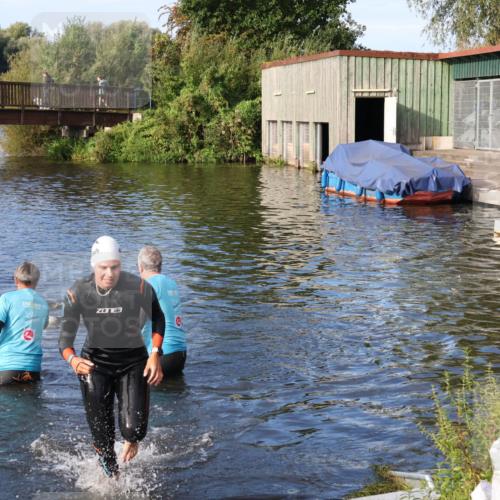 31.08.2025 - Elbe Triathlon Hamburg Luisa Fischer http://msf.ph/oto/8674774 31.08.2025 08:49:50 Schwimmen 253, 359 meine-sportfotos.de
