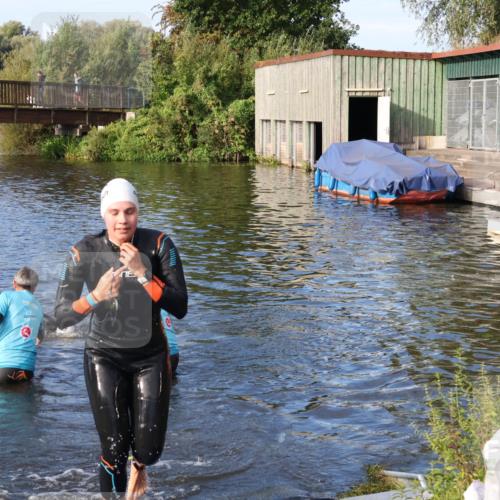 31.08.2025 - Elbe Triathlon Hamburg Luisa Fischer http://msf.ph/oto/8674780 31.08.2025 08:49:51 Schwimmen 253, 359 meine-sportfotos.de
