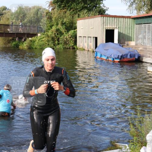 31.08.2025 - Elbe Triathlon Hamburg Luisa Fischer http://msf.ph/oto/8674783 31.08.2025 08:49:51 Schwimmen 253, 359 meine-sportfotos.de