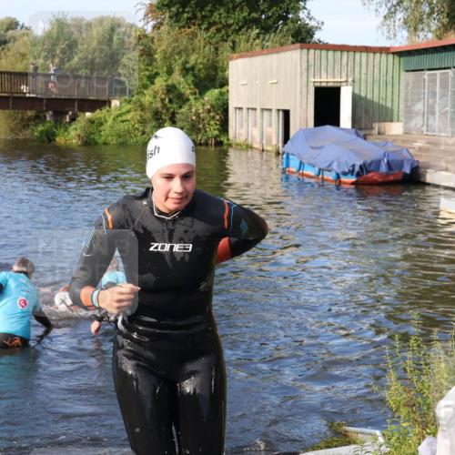 31.08.2025 - Elbe Triathlon Hamburg Luisa Fischer http://msf.ph/oto/8674784 31.08.2025 08:49:51 Schwimmen 253, 359 meine-sportfotos.de