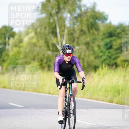 31.08.2025 - Elbe Triathlon Hamburg Michael Burmester http://msf.ph/oto/8674789 31.08.2025 10:16:37 Radfahren 562, 622, 896, 908 meine-sportfotos.de