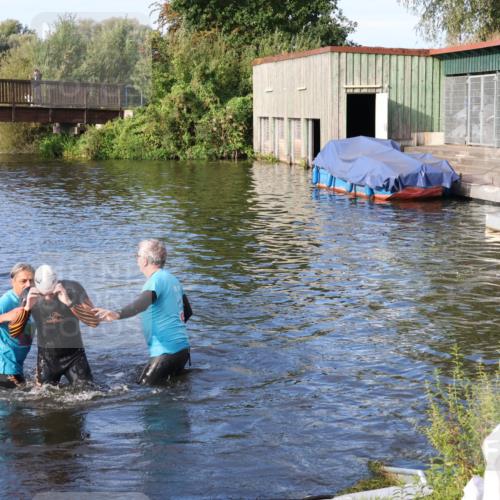 31.08.2025 - Elbe Triathlon Hamburg Luisa Fischer http://msf.ph/oto/8674792 31.08.2025 08:49:55 Schwimmen 359 meine-sportfotos.de