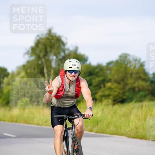 31.08.2025 - Elbe Triathlon Hamburg Michael Burmester http://msf.ph/oto/8674802 31.08.2025 10:16:39 Radfahren 562, 622, 896, 908 meine-sportfotos.de