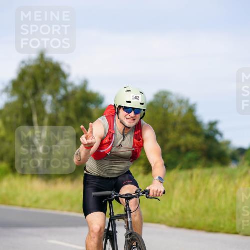 31.08.2025 - Elbe Triathlon Hamburg Michael Burmester http://msf.ph/oto/8674808 31.08.2025 10:16:39 Radfahren 562, 622, 896, 908 meine-sportfotos.de