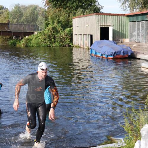 31.08.2025 - Elbe Triathlon Hamburg Luisa Fischer http://msf.ph/oto/8674810 31.08.2025 08:49:57 Schwimmen 359 meine-sportfotos.de