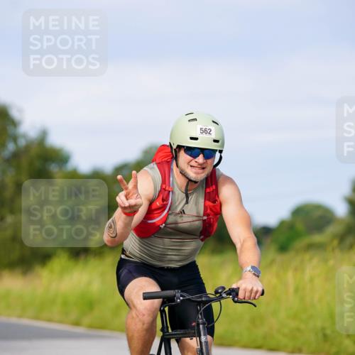31.08.2025 - Elbe Triathlon Hamburg Michael Burmester http://msf.ph/oto/8674811 31.08.2025 10:16:39 Radfahren 562, 622, 896, 908 meine-sportfotos.de
